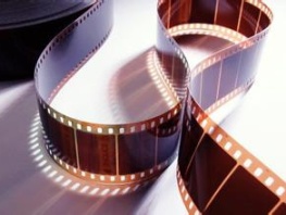 电影产业注入互联网+的思维模式和运营机制。