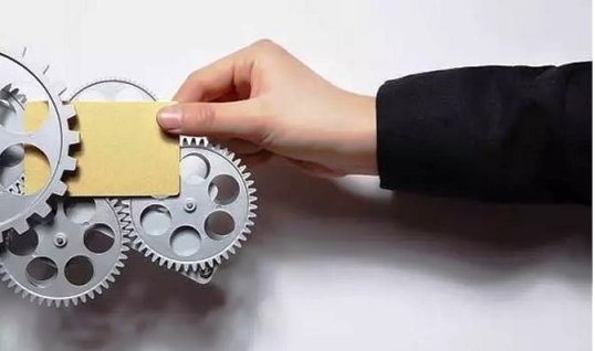 在互联网+企业的成功与失败并存的今日，社会对互联网+的想法。
